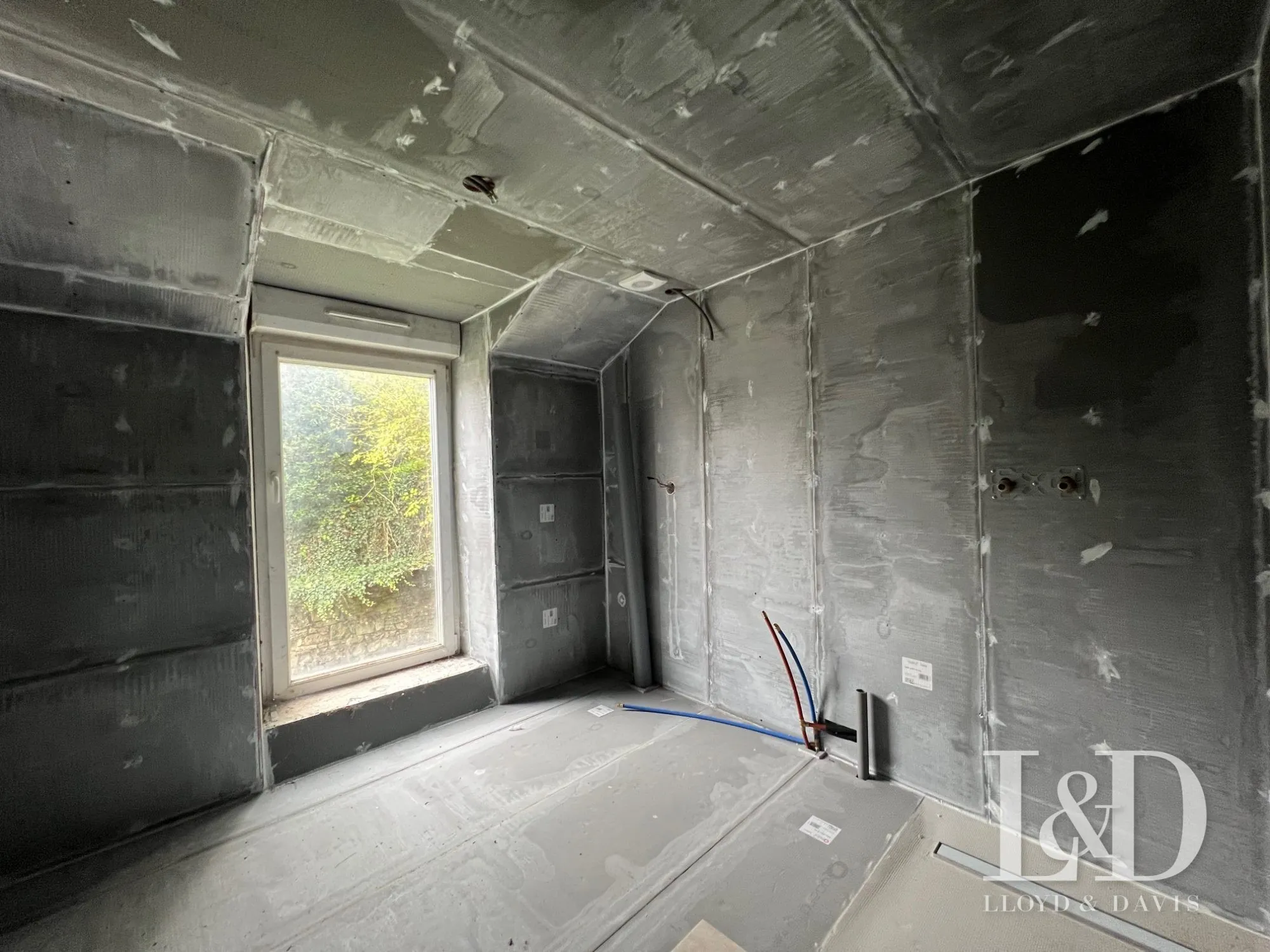 Maison en pierre à Villers-Cotterêts, rénovation à prévoir, terrain clos 150 m² 