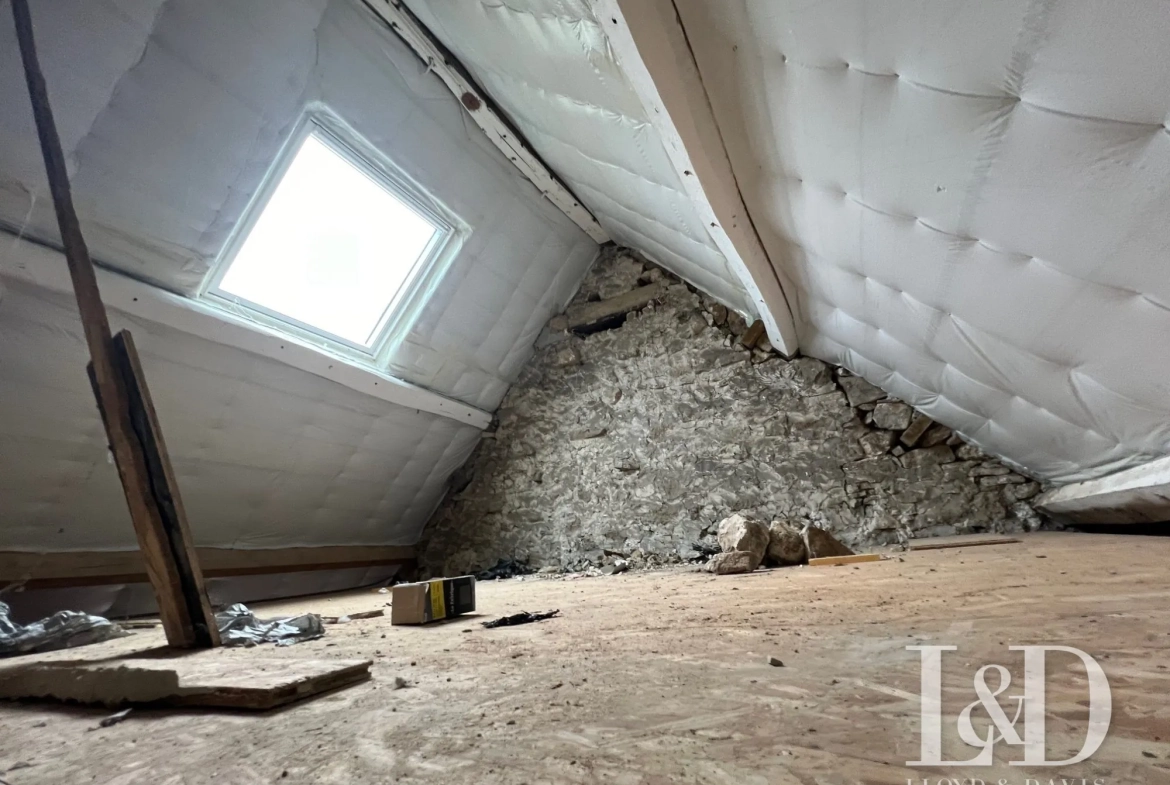 Maison en pierre à Villers-Cotterêts, rénovation à prévoir, terrain clos 150 m² 
