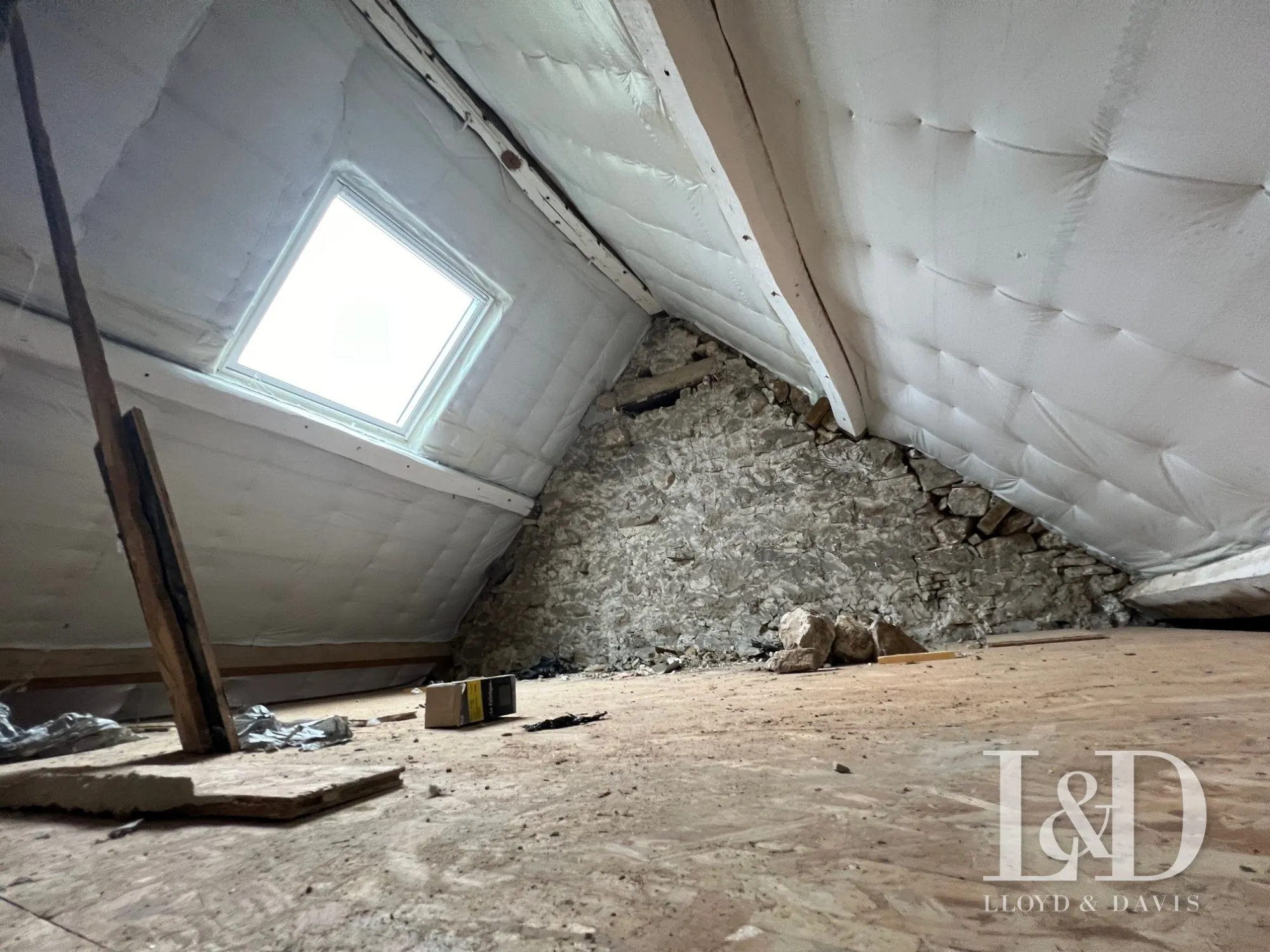 Maison en pierre à Villers-Cotterêts, rénovation à prévoir, terrain clos 150 m² 