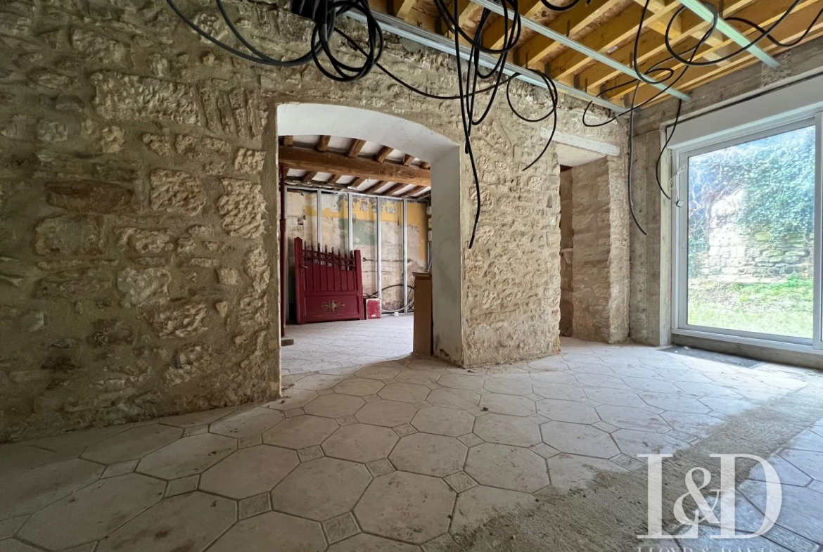 Maison en pierre à Villers-Cotterêts, rénovation à prévoir, terrain clos 150 m² 