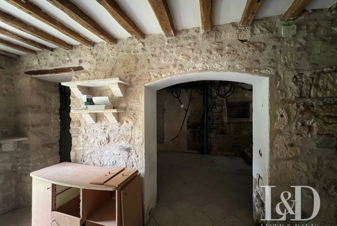 Maison en pierre à Villers-Cotterêts, rénovation à prévoir, terrain clos 150 m² 