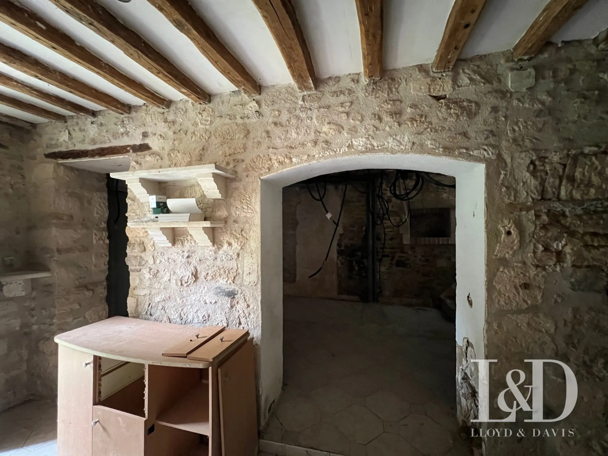 Maison en pierre à Villers-Cotterêts, rénovation à prévoir, terrain clos 150 m² 