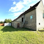 Maison à vendre de 95 m² au centre de Montceaux-l'Étoile - À rénover