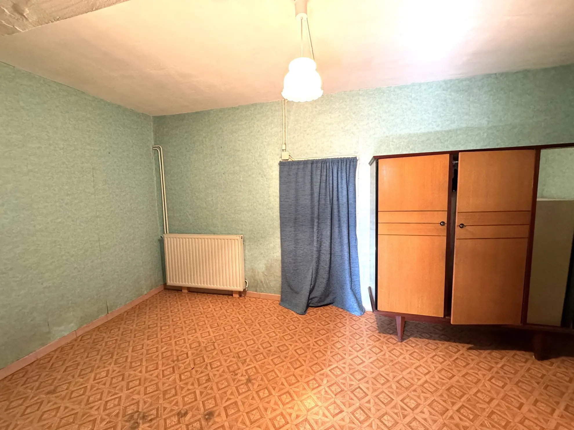 Maison à vendre de 95 m² au centre de Montceaux-l'Étoile - À rénover 