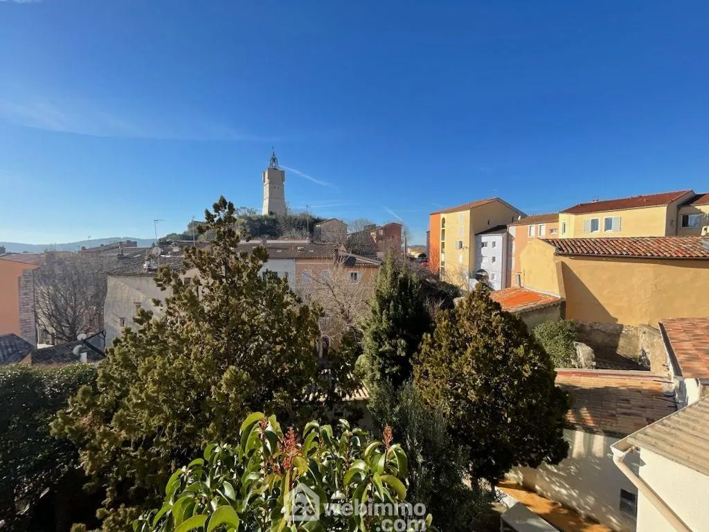 Charmant appartement de 38m² en centre historique de Draguignan avec mezzanine et parking 