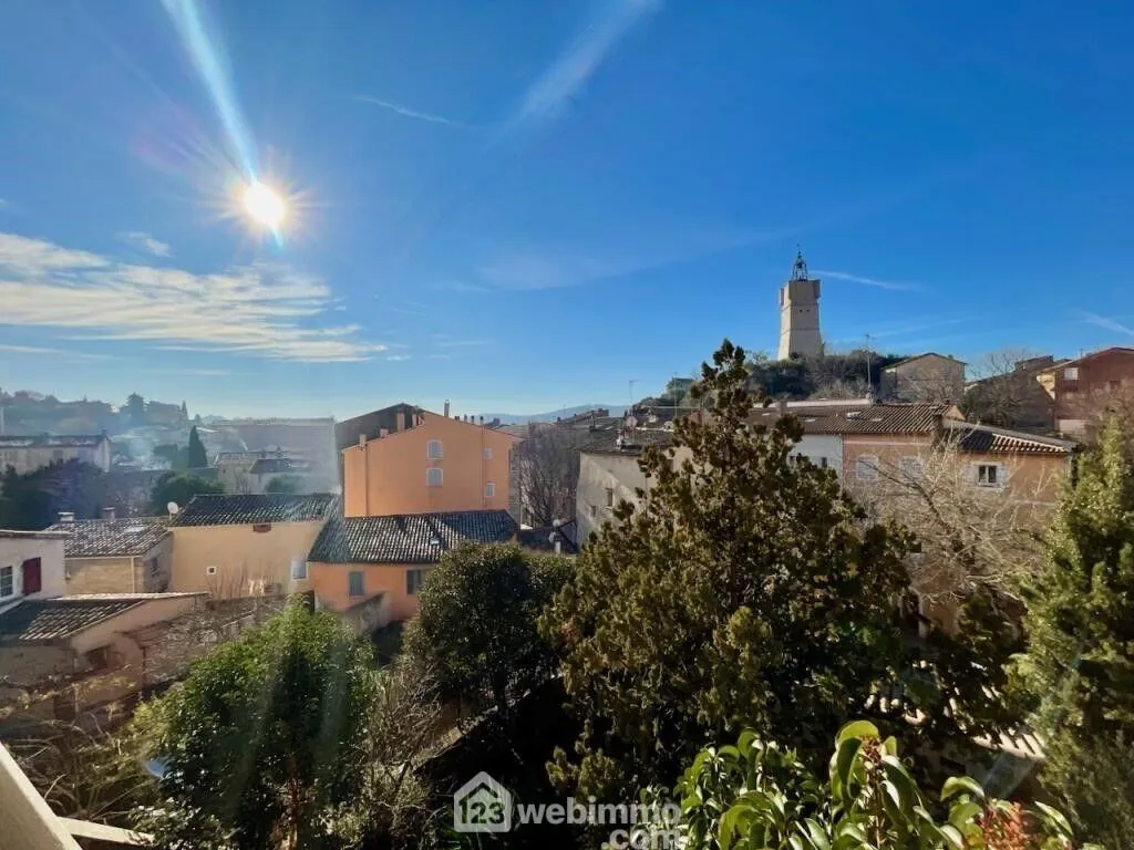 Charmant appartement de 38m² en centre historique de Draguignan avec mezzanine et parking 