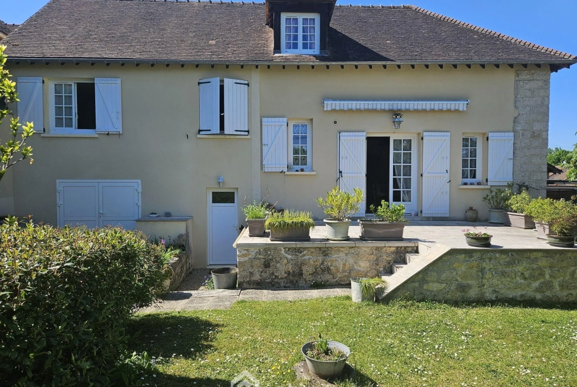 Charmante maison de village de 97 m² avec terrasse à Saint-Pierre-lès-Nemours 