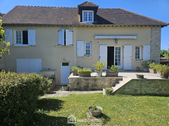 Charmante maison de village de 97 m² avec terrasse à Saint-Pierre-lès-Nemours