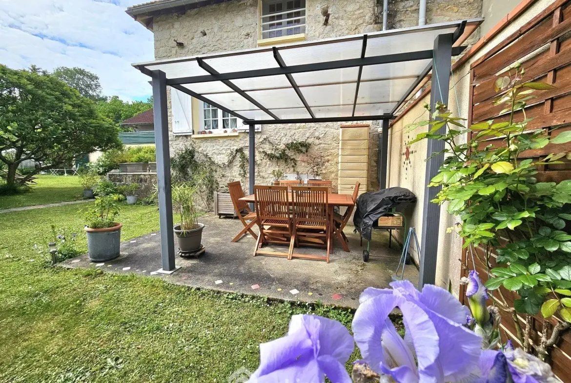 Charmante maison de village de 97 m² avec terrasse à Saint-Pierre-lès-Nemours 