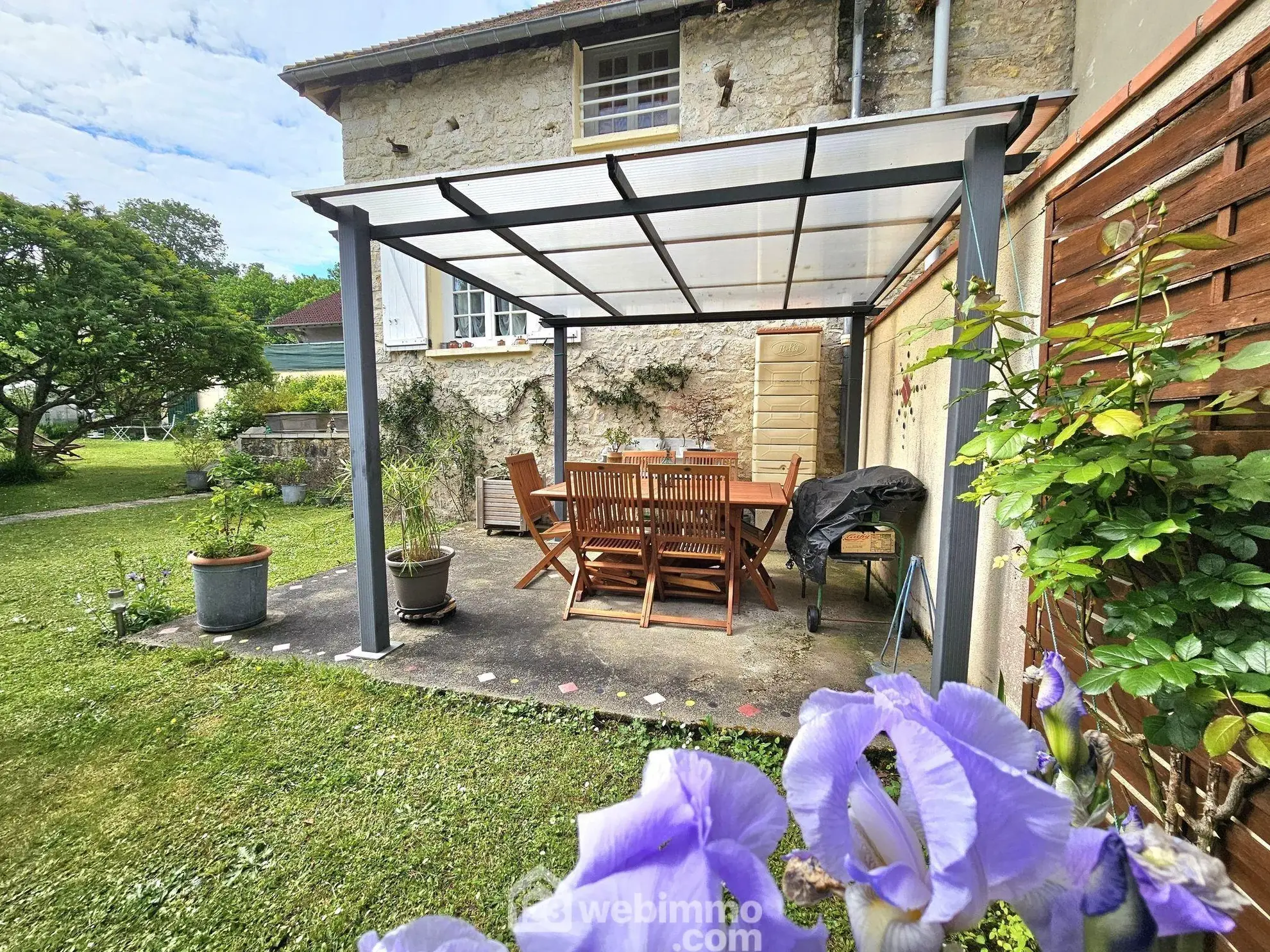 Charmante maison de village de 97 m² avec terrasse à Saint-Pierre-lès-Nemours 