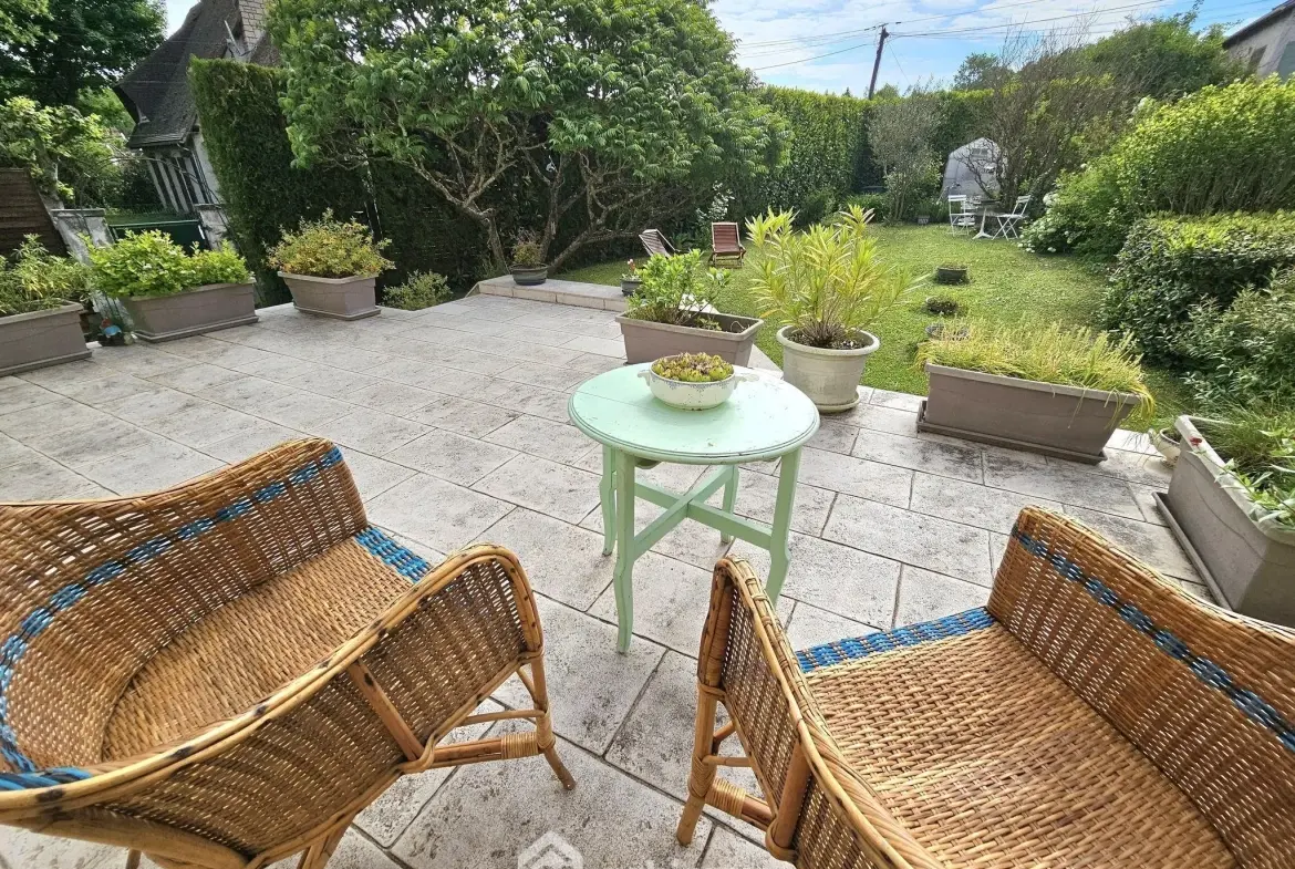 Charmante maison de village de 97 m² avec terrasse à Saint-Pierre-lès-Nemours 