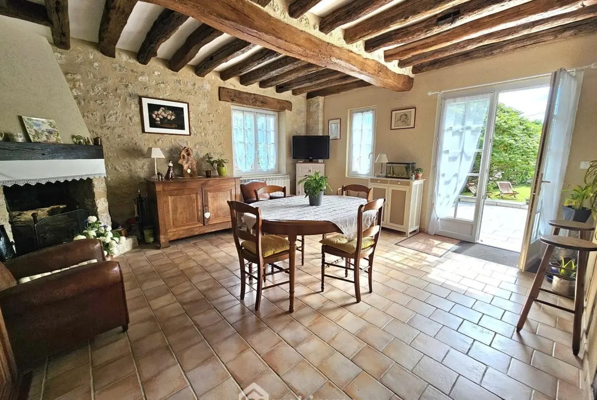 Charmante maison de village de 97 m² avec terrasse à Saint-Pierre-lès-Nemours 