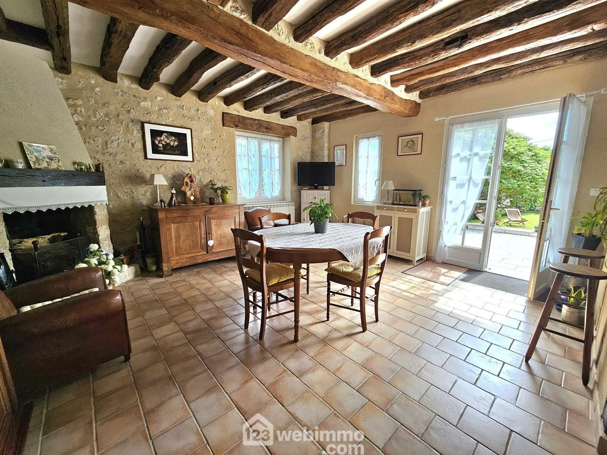 Charmante maison de village de 97 m² avec terrasse à Saint-Pierre-lès-Nemours 