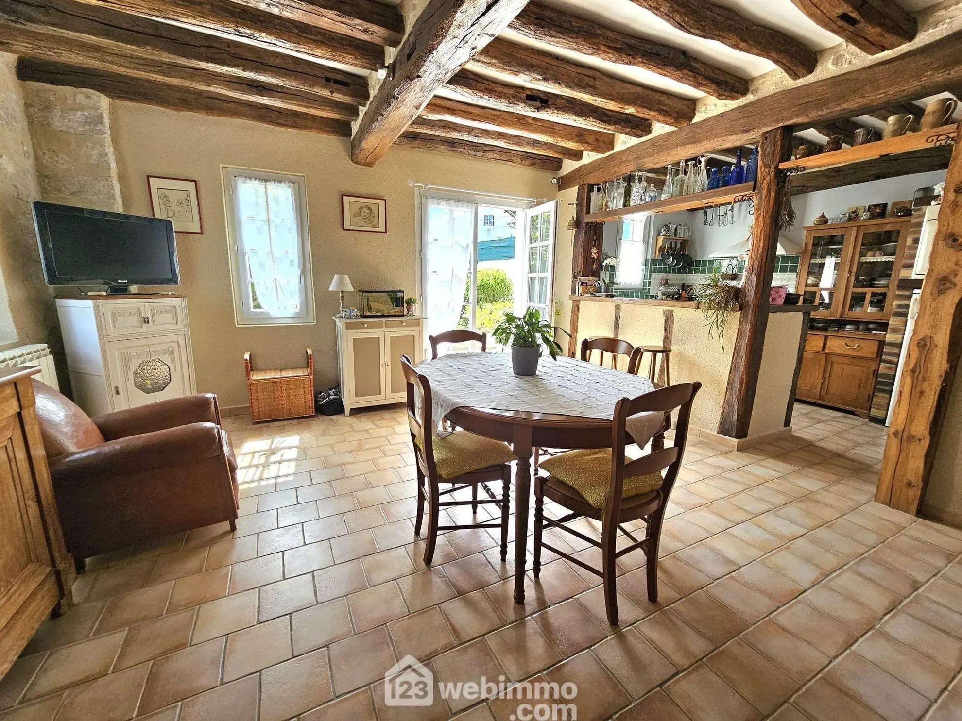 Charmante maison de village de 97 m² avec terrasse à Saint-Pierre-lès-Nemours 