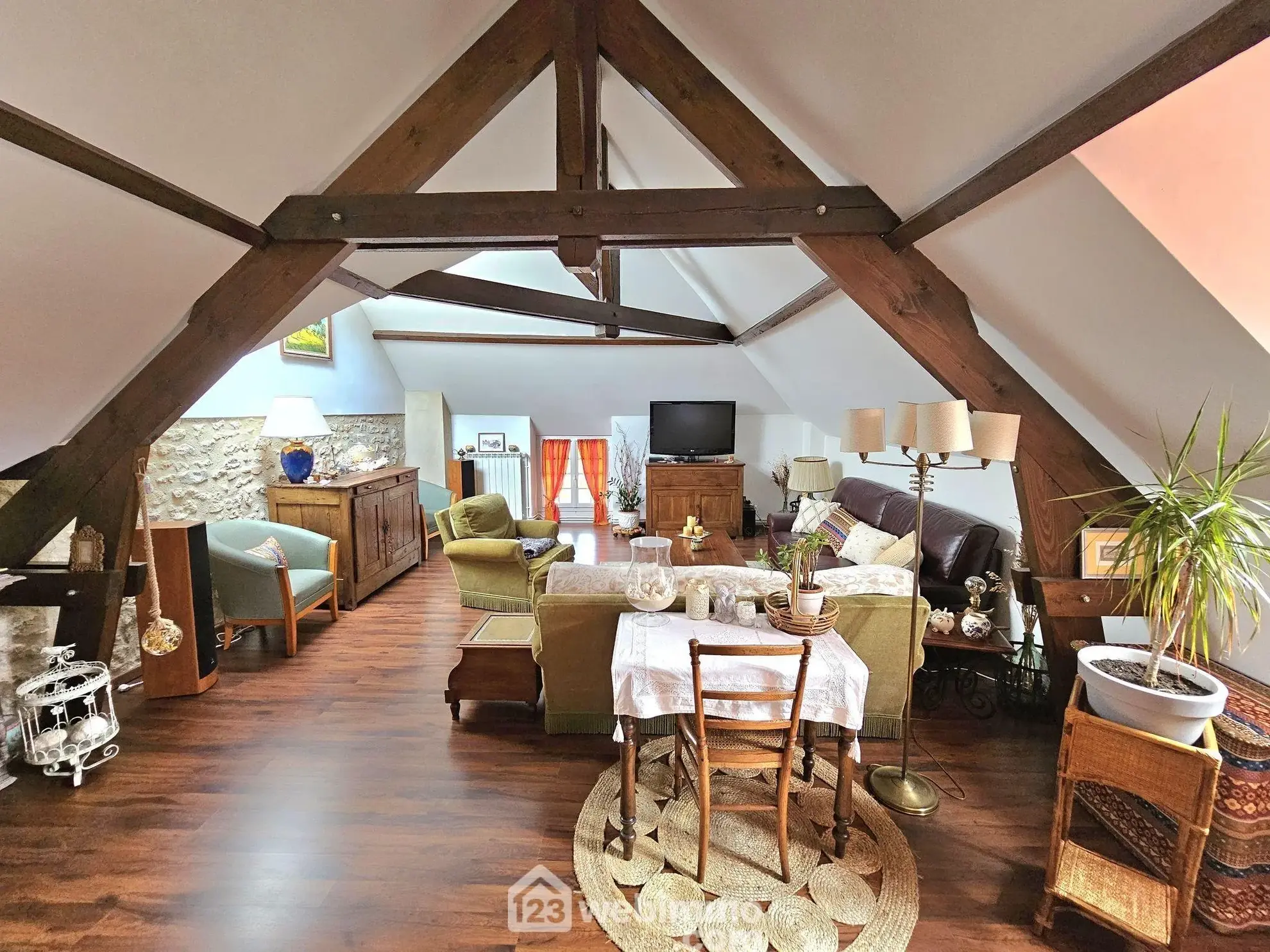 Charmante maison de village de 97 m² avec terrasse à Saint-Pierre-lès-Nemours 