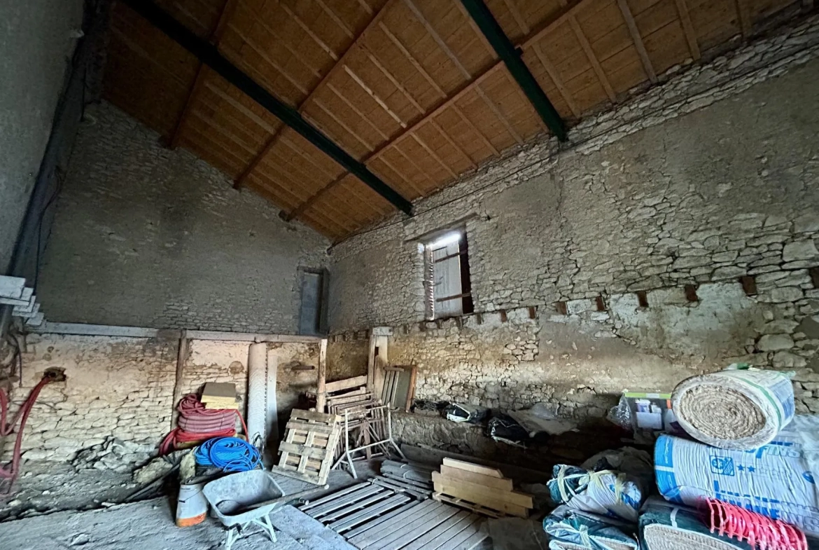 Ancien corps de ferme avec dépendances à Albi, revenus locatifs et projets futurs 