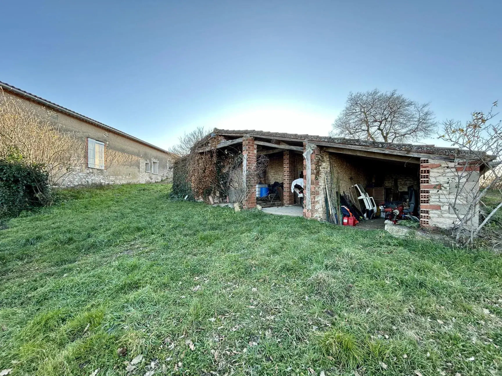 Ancien corps de ferme avec dépendances à Albi, revenus locatifs et projets futurs 