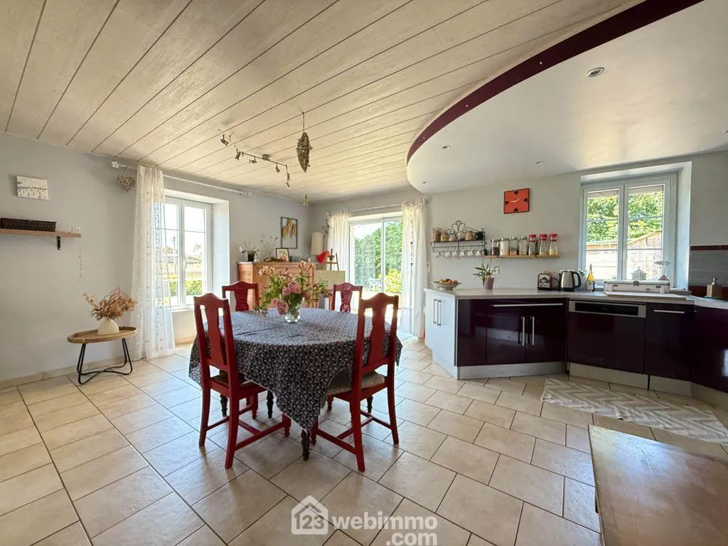 Longère authentique avec potentiel à Pouzauges - 205 m² 