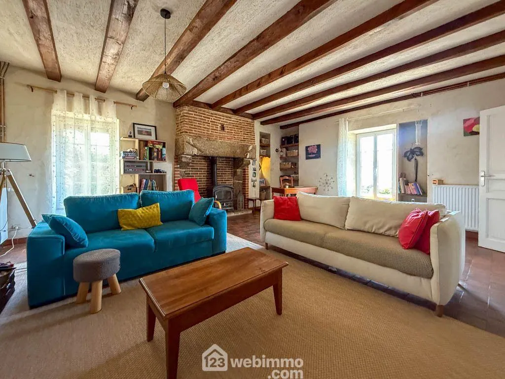 Longère authentique avec potentiel à Pouzauges - 205 m² 