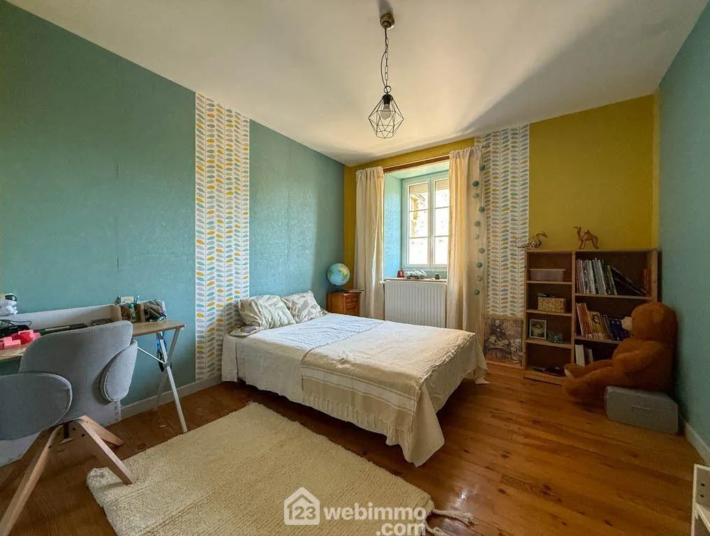 Longère authentique avec potentiel à Pouzauges - 205 m² 