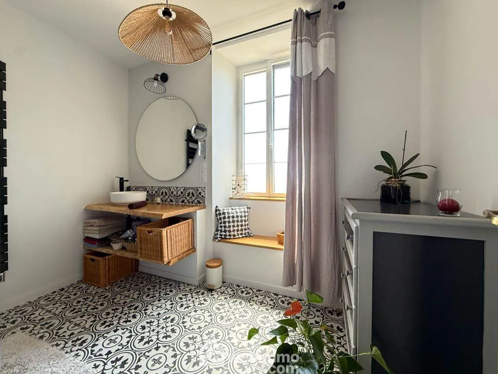 Longère authentique avec potentiel à Pouzauges - 205 m² 