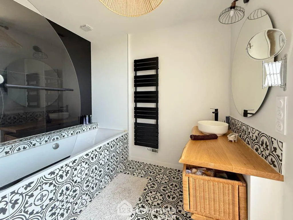 Longère authentique avec potentiel à Pouzauges - 205 m² 