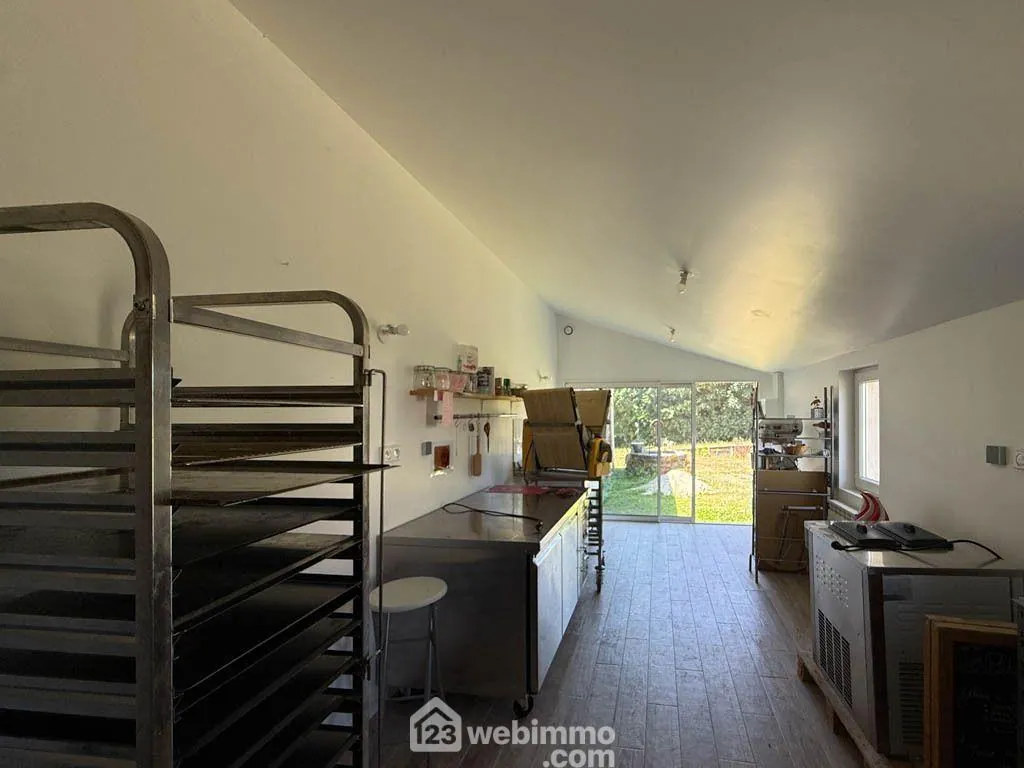 Longère authentique avec potentiel à Pouzauges - 205 m² 