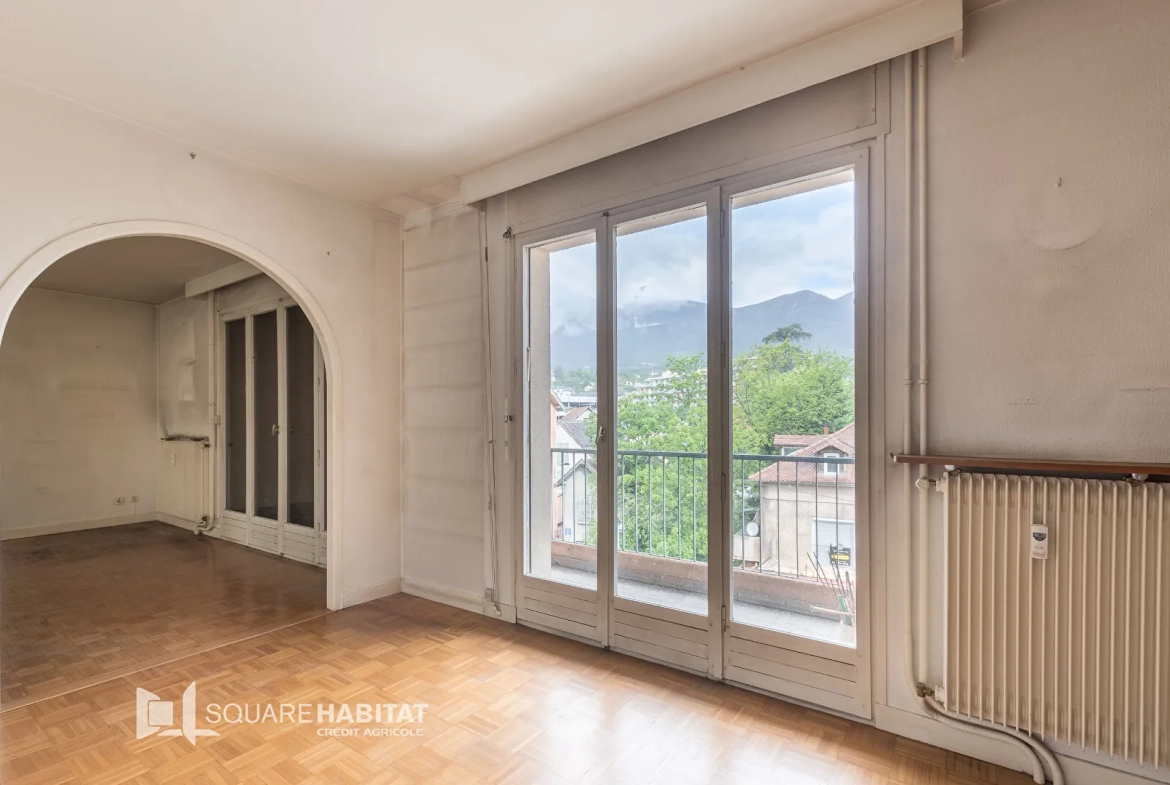 Appartement T4 à vendre à Gap avec vue et balcon, à rénover 