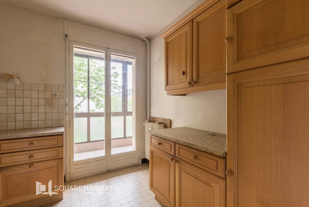 Appartement T4 à vendre à Gap avec vue et balcon, à rénover 
