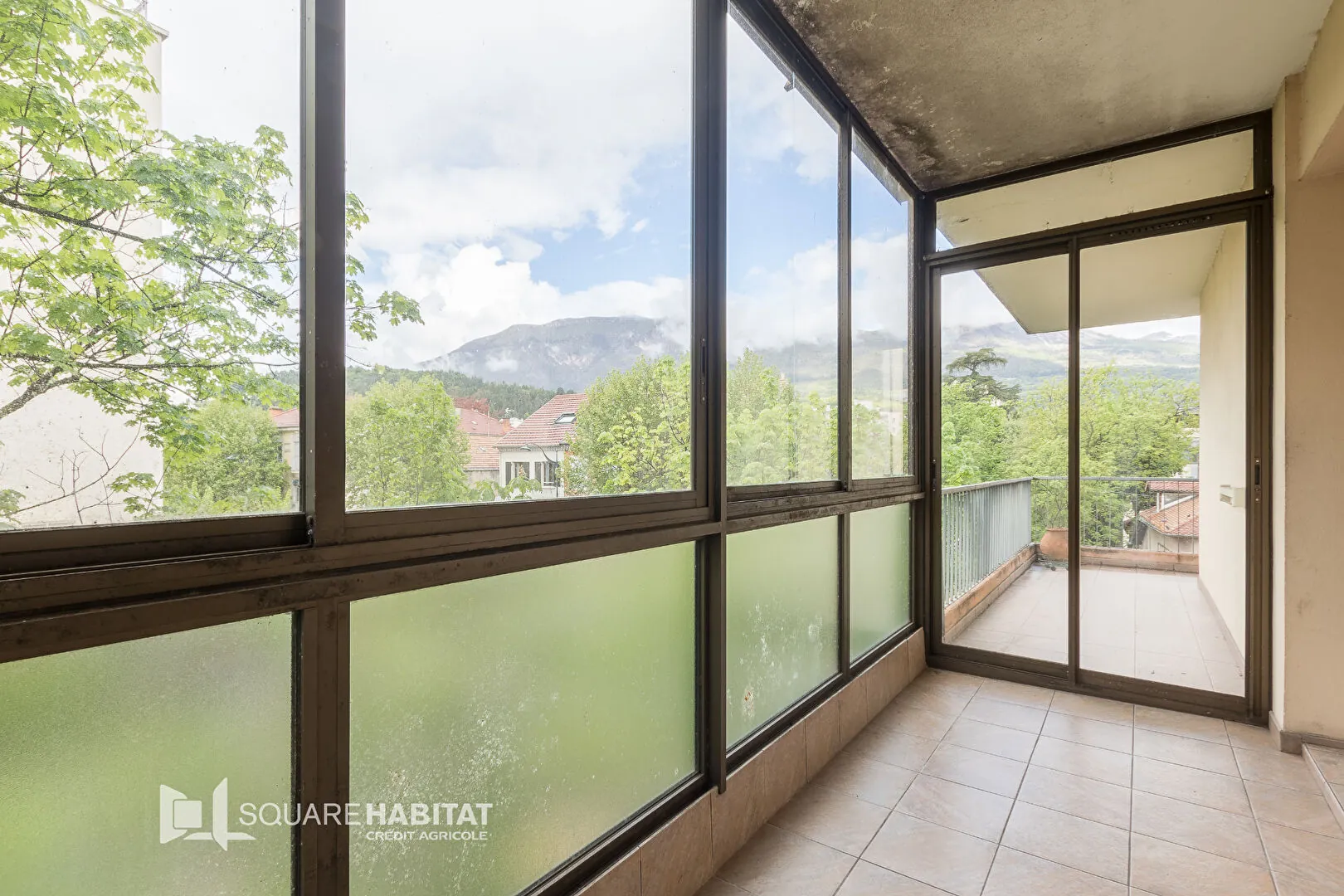Appartement T4 à vendre à Gap avec vue et balcon, à rénover 
