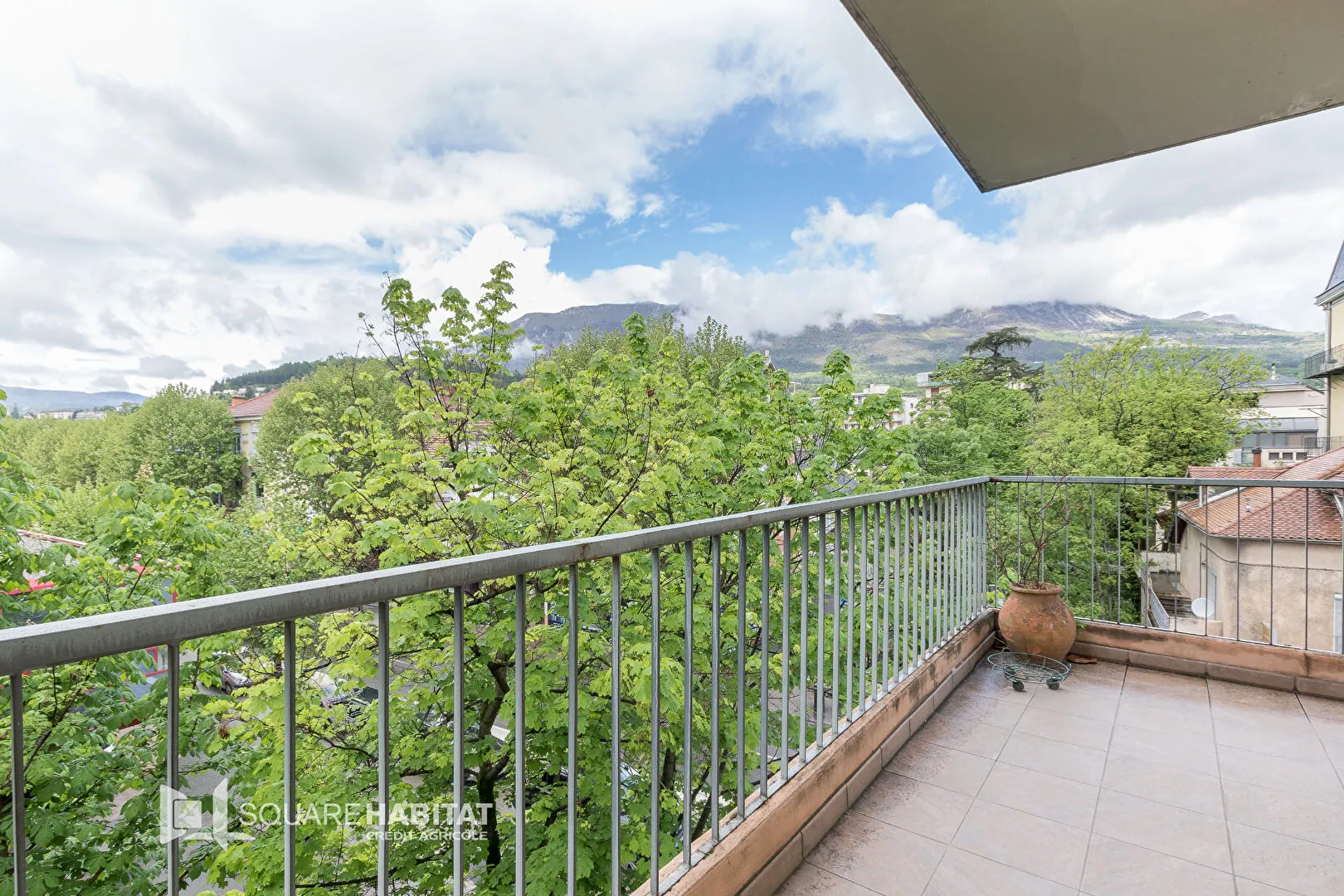 Appartement T4 à vendre à Gap avec vue et balcon, à rénover 