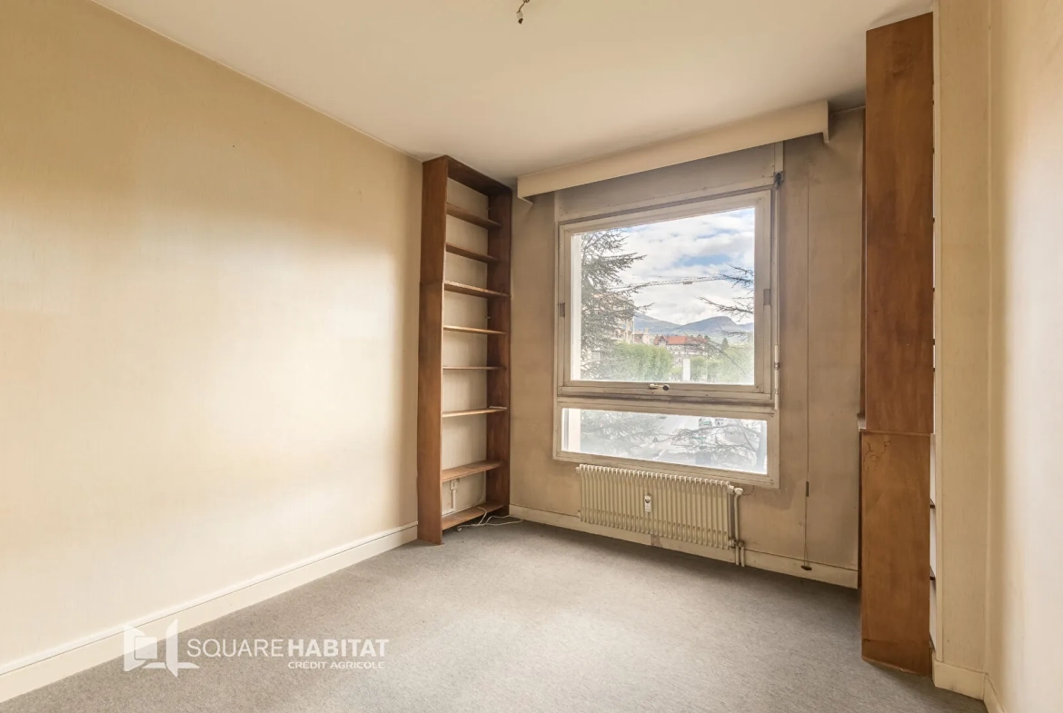 Appartement T4 à vendre à Gap avec vue et balcon, à rénover 