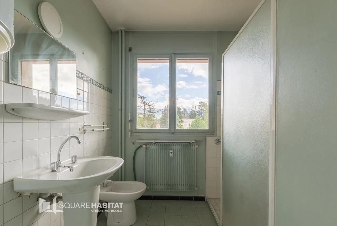 Appartement T4 à vendre à Gap avec vue et balcon, à rénover 