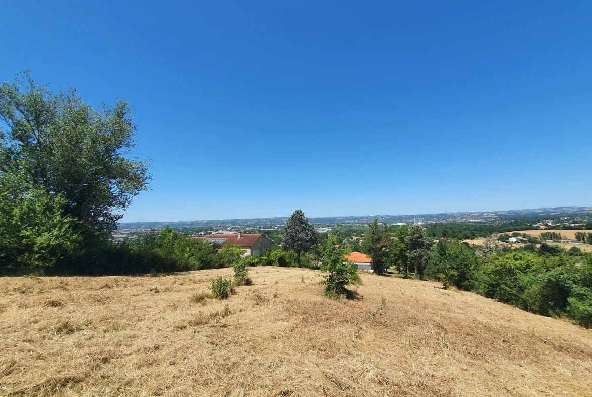 Terrain constructible avec vue panoramique à Albi de 3000 m² 