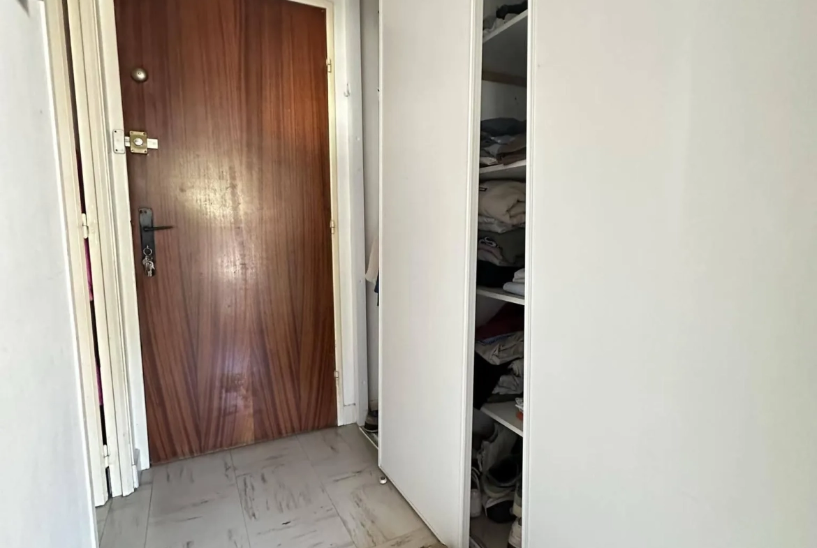 Studio meublé à Laon avec parking privé – Opportunité d'investissement 