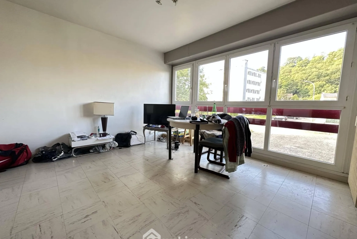 Studio meublé à Laon avec parking privé – Opportunité d'investissement 