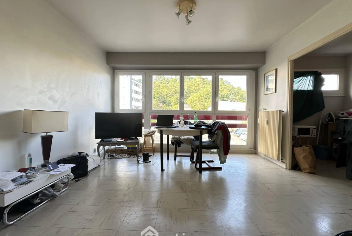 Studio meublé à Laon avec parking privé – Opportunité d'investissement 