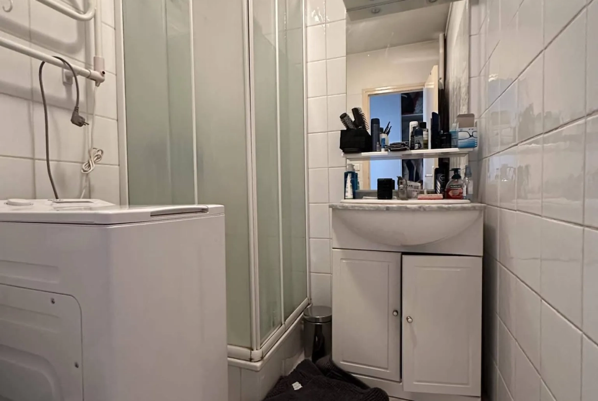 Studio meublé à Laon avec parking privé – Opportunité d'investissement 