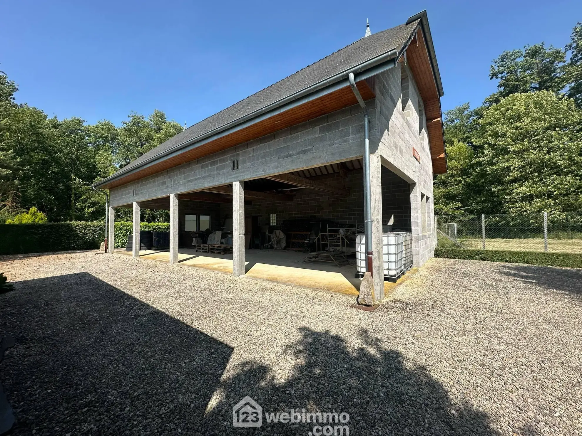 Terrain de 9231 m² avec étang et chalet à Houry – Cadre naturel exceptionnel 