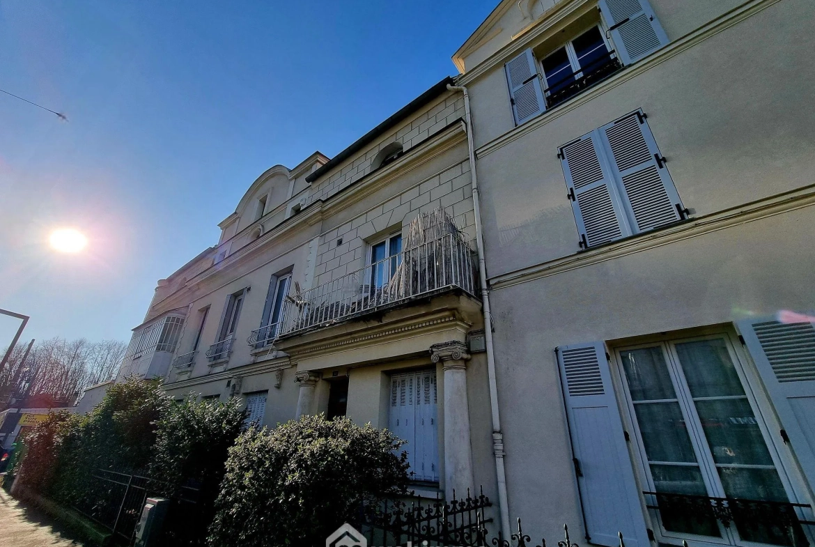 Studio de 17,43 m² à Thiais avec cave et espace aménagé 