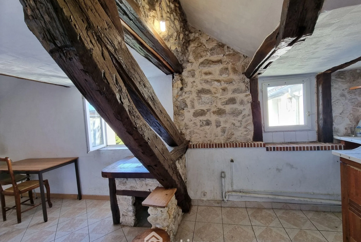 Studio de 17,43 m² à Thiais avec cave et espace aménagé 