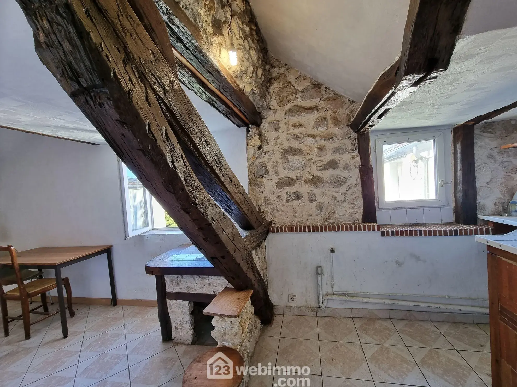 Studio de 17,43 m² à Thiais avec cave et espace aménagé 