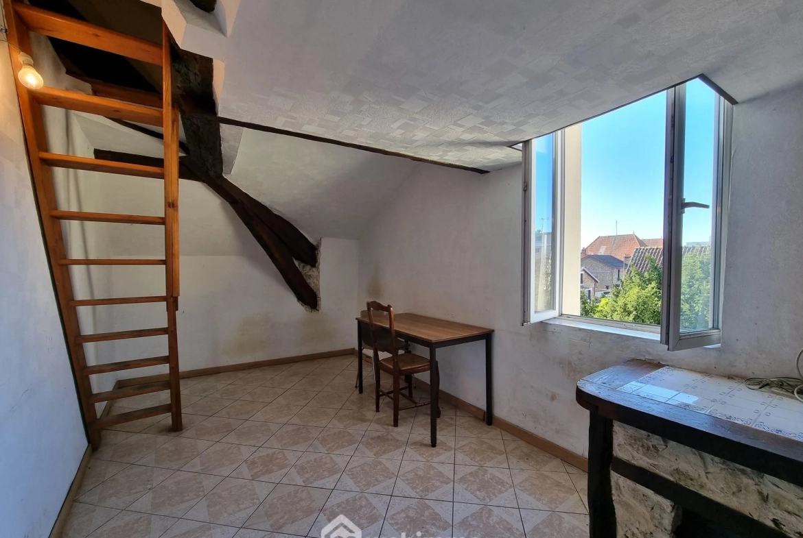 Studio de 17,43 m² à Thiais avec cave et espace aménagé 