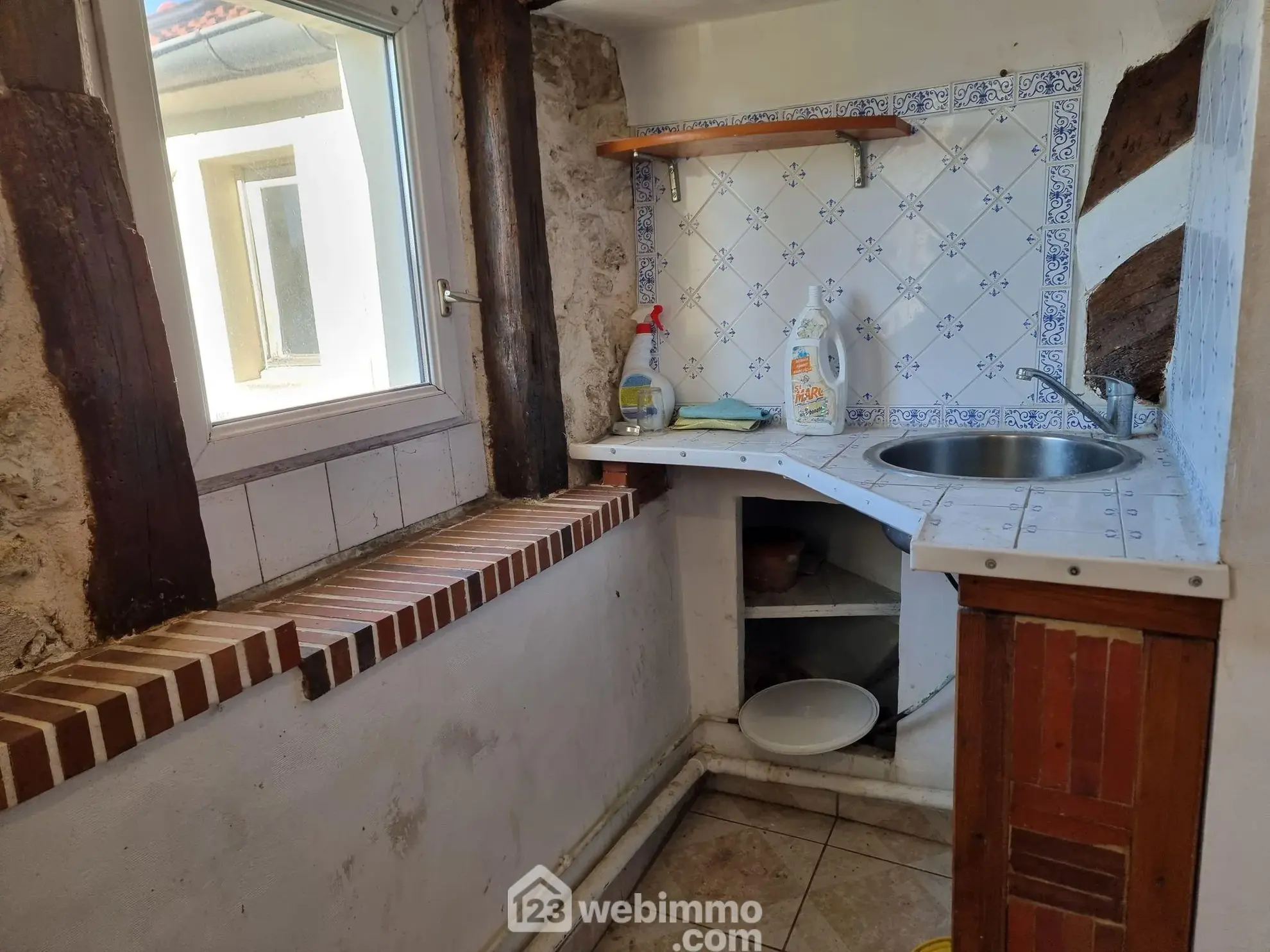 Studio de 17,43 m² à Thiais avec cave et espace aménagé 