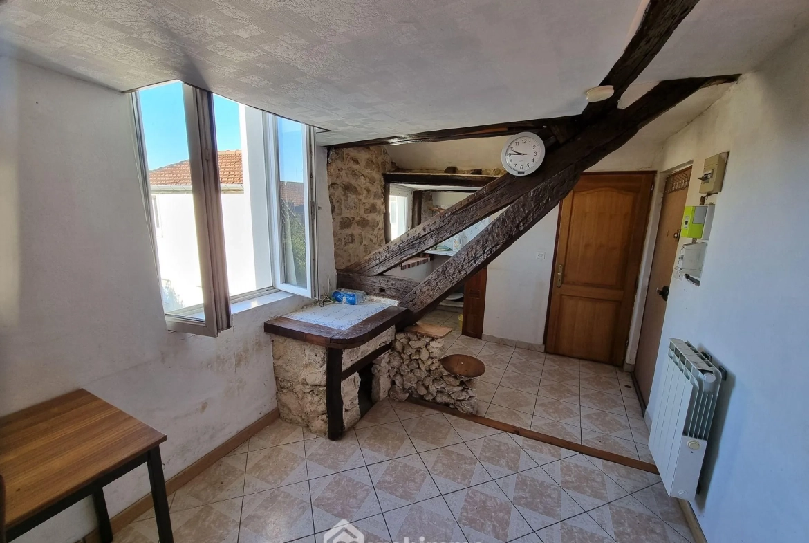 Studio de 17,43 m² à Thiais avec cave et espace aménagé 