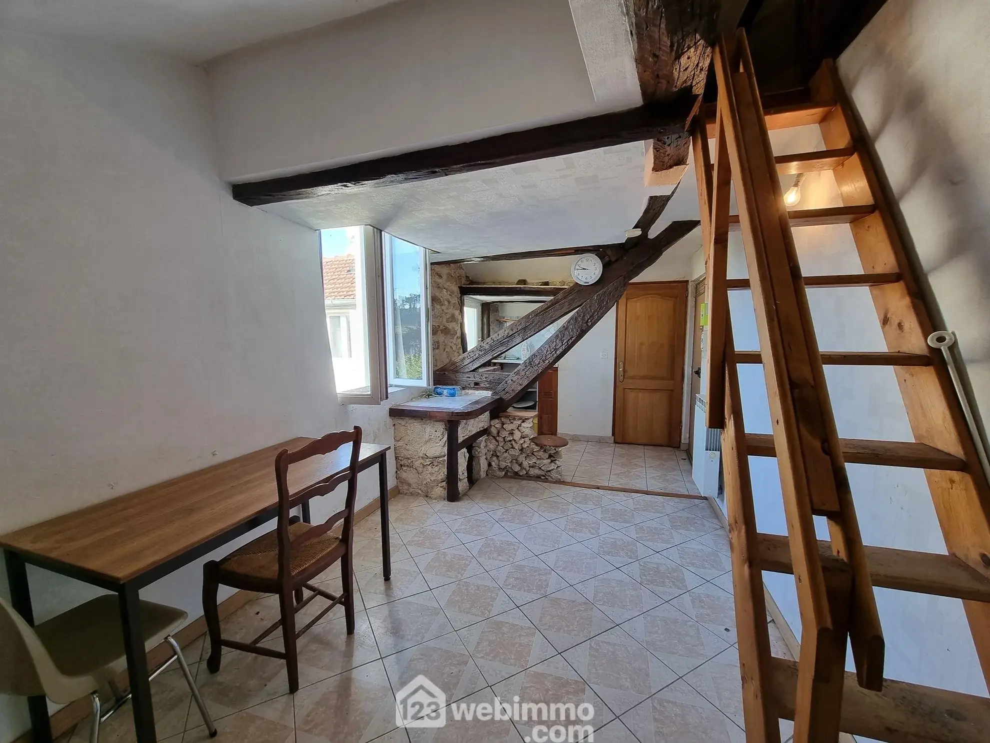Studio de 17,43 m² à Thiais avec cave et espace aménagé 