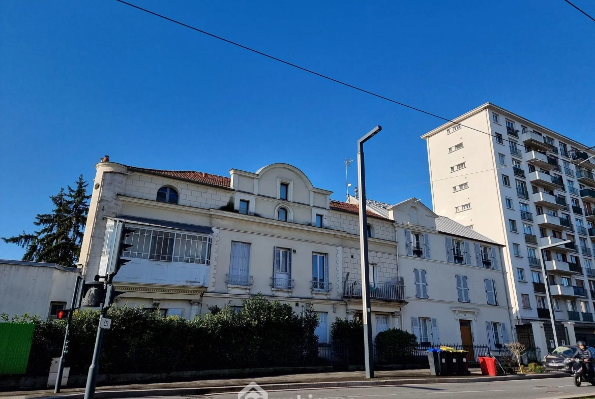 Studio de 17,43 m² à Thiais avec cave et espace aménagé 