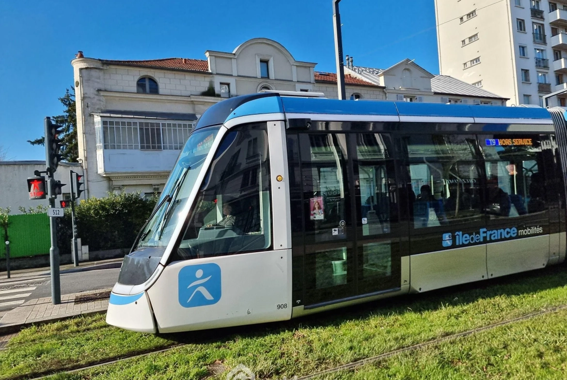 Studio de 17,43 m² à Thiais avec cave et espace aménagé 