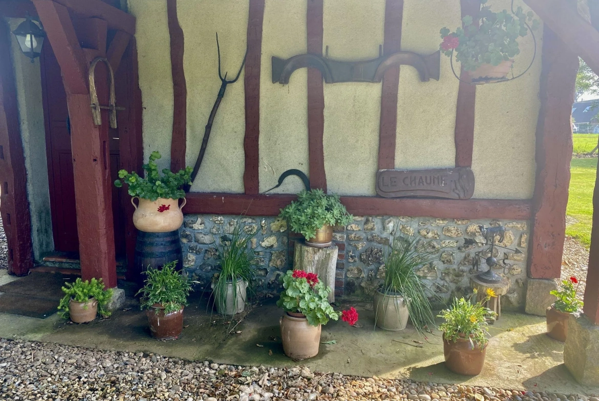 Magnifique ensemble de deux chaumières avec grand terrain proche de Veulettes-sur-Mer 