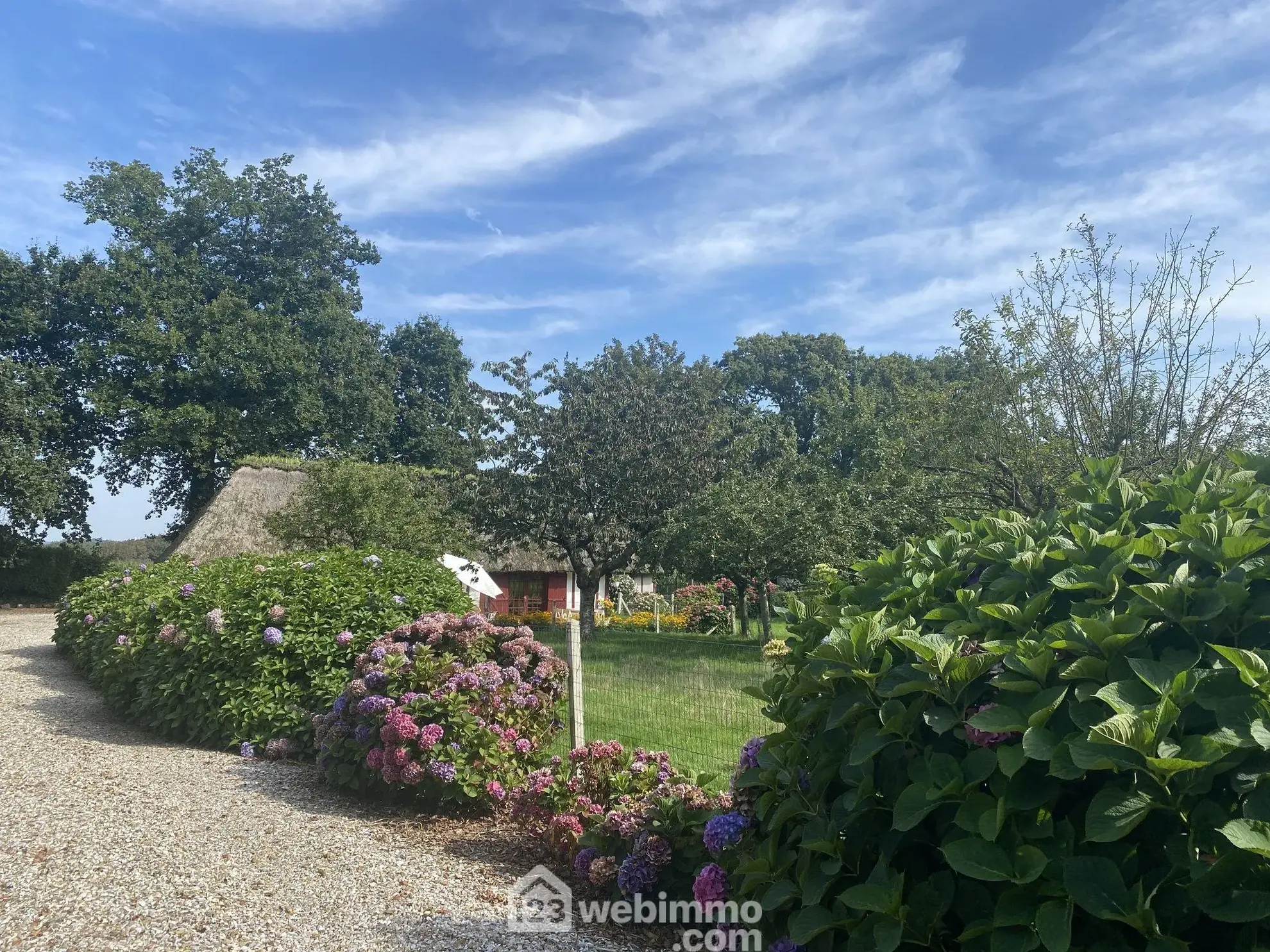 Magnifique ensemble de deux chaumières avec grand terrain proche de Veulettes-sur-Mer 